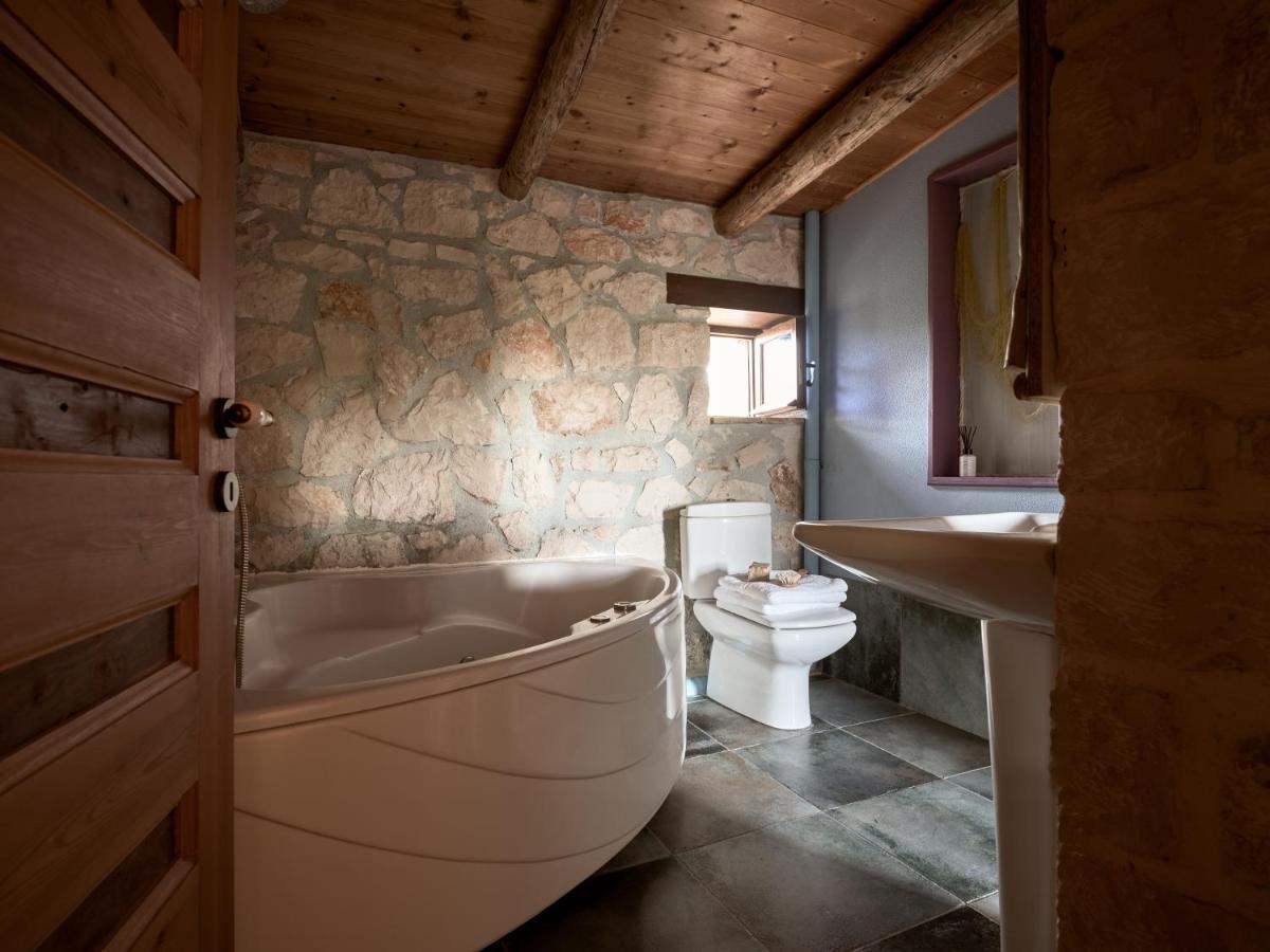 Vafias Villa - Tranquil Location, Ideal For Large Groups, By Zantewize Lithakia  Esterno foto